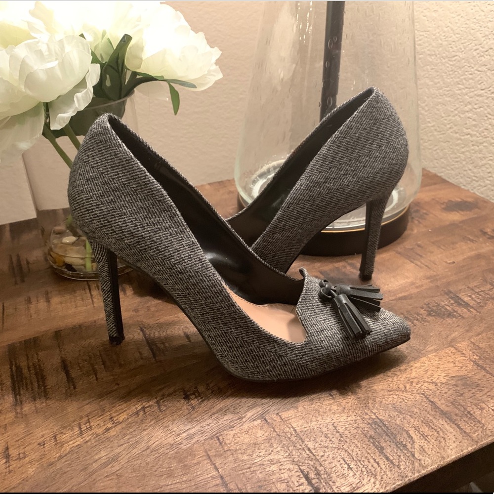 Apt. 9 Grey Pumps (Size 7.5)
